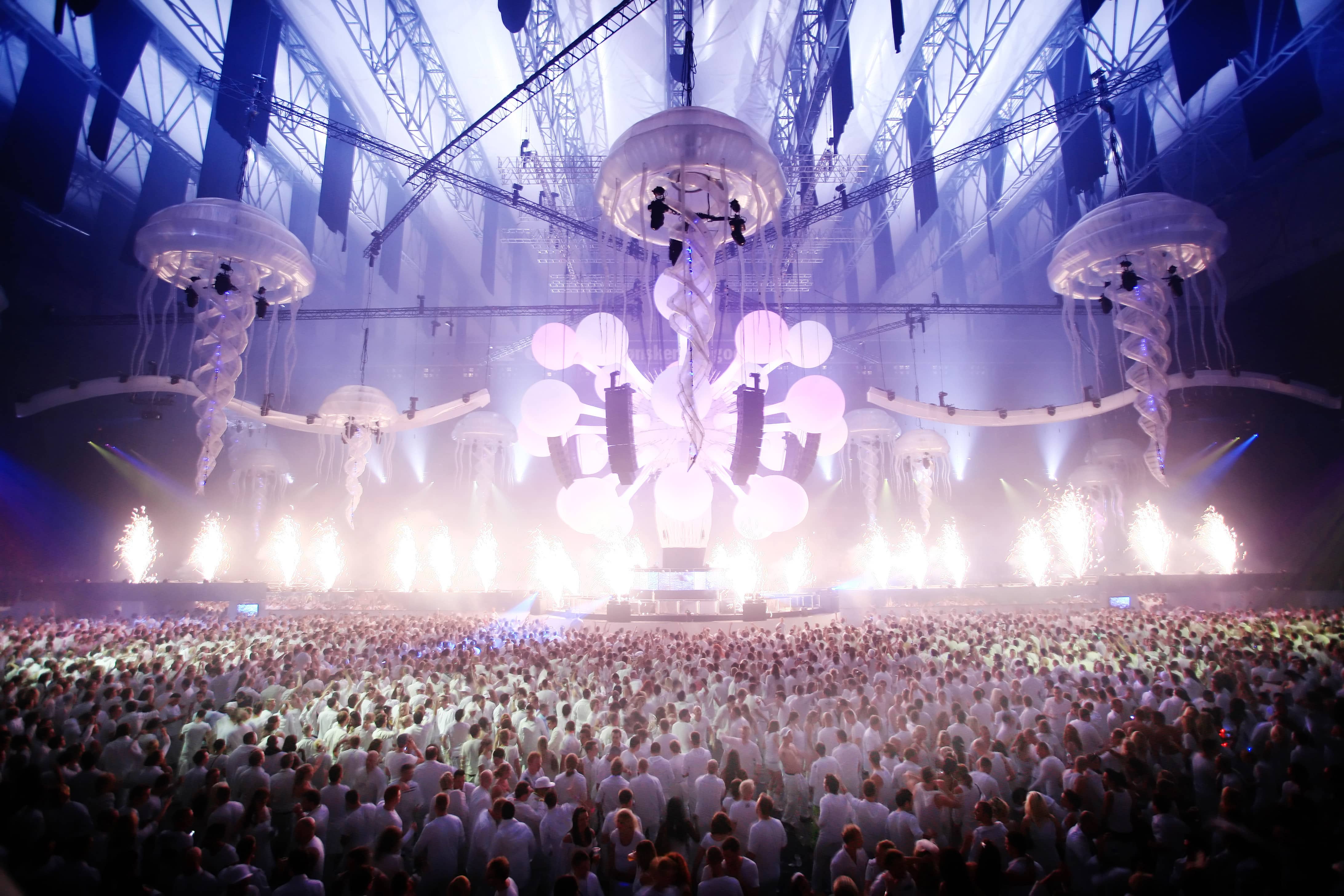 Sensation white. Фестиваль White Sensation. White Party сенсейшен. Sensation 2019 Amsterdam. Sensation White 2019.